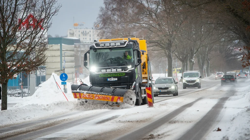 Exempelvis snöröjningen i Linköpings ytterområden hanterades av det företaget som nu har gått i konkurs. Genrebild. 