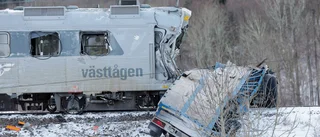 Tågförare död efter krock med lastbil
