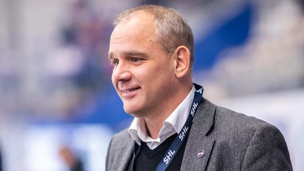 Johan Hemlin är sportchef i SHL och svarar på Challe Berglunds utspel om Luleås repriser.