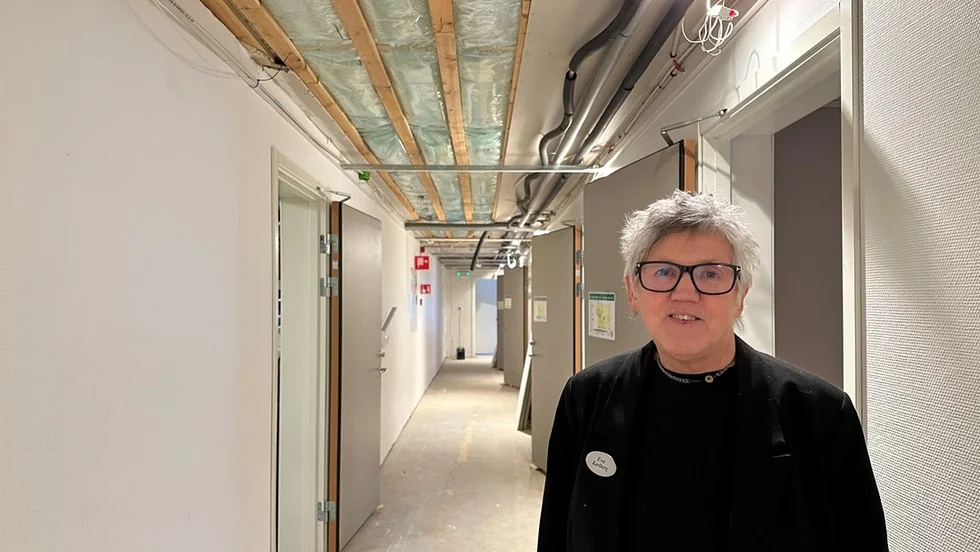 En stor vattenskada har drabbat Hotell lyktan. "Det första jag såg var Samuel som öppnade ytterdörren och forslade ut vatten med snöföran", säger Eva Karlberg, hotellchef.