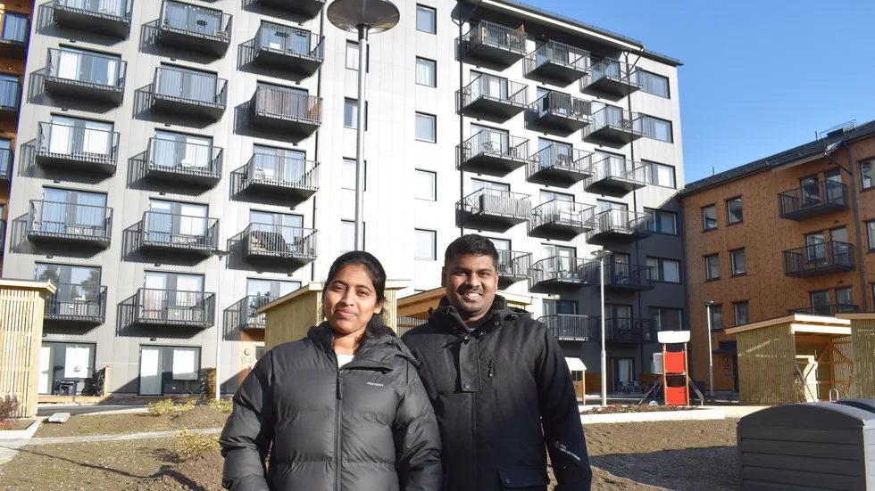 Nithyasri Perumal och Gugan Sekar fick en av de nya lägheterna hos Skebo på Sjungande Dalen. 