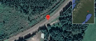 Fordon stillastående på väg 744 - helt stopp i ett körfält
