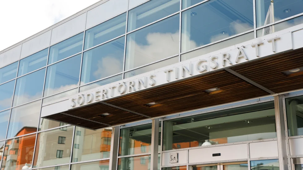 Tre unga män från Linköping har dömts till fängelse för förberedelse till mord och grovt vapenbrott. 