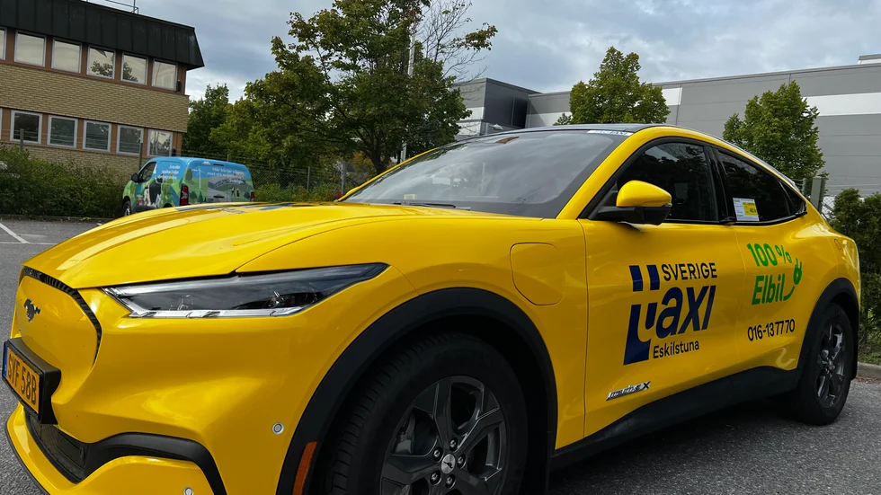 Så här ser Eskilstunas första eldrivna taxi ut.