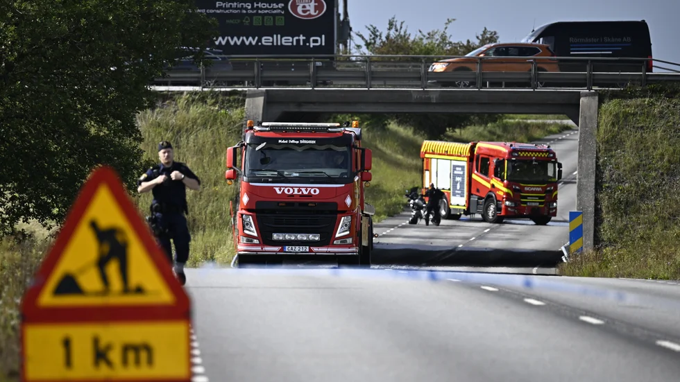 En mc-förare har omkommit efter att ha hamnat i diket på Lockarps kyrkoväg i Malmö.