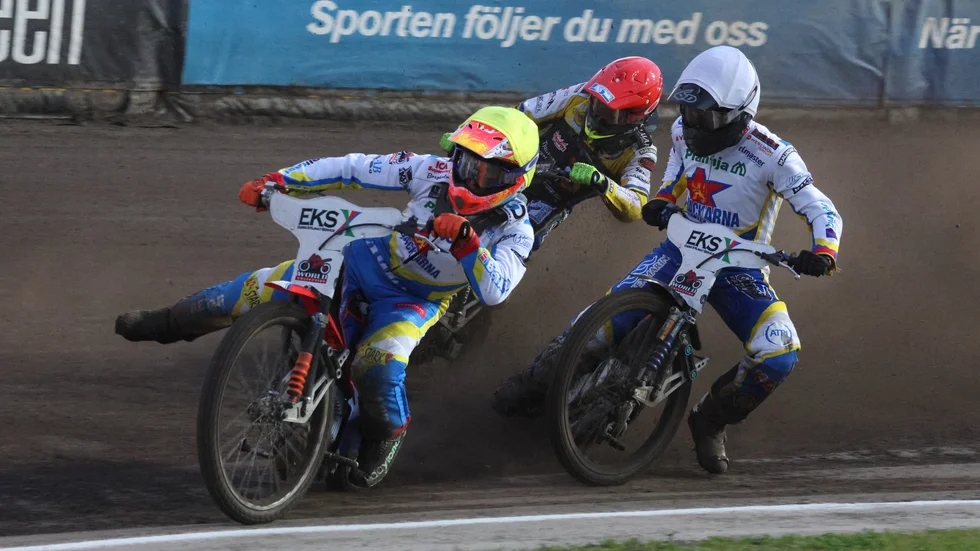 Andzejs Lebedevs följd av Rasmus Jensen och Bartosz Smektala.