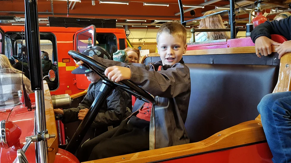 Noah Brännberg, Norrfjärden, testade det mesta på öppet husdagen, även att ratta den äldsta brandbilen.