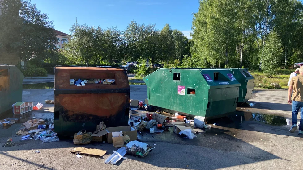 Tråkigt med all nedskräpning vid avfallsstationen vid Tivoliallén, tycker signaturen LW.
