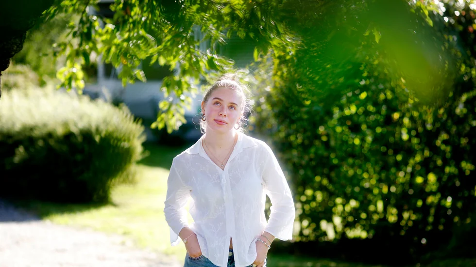 Hon vill göra skillnad och står alltid upp för sina vänner, framförallt kvinnor. Så lyder delar av motiveringen bakom Signe Tholins nominering till Plan International Sveriges Flickapris 2023. 