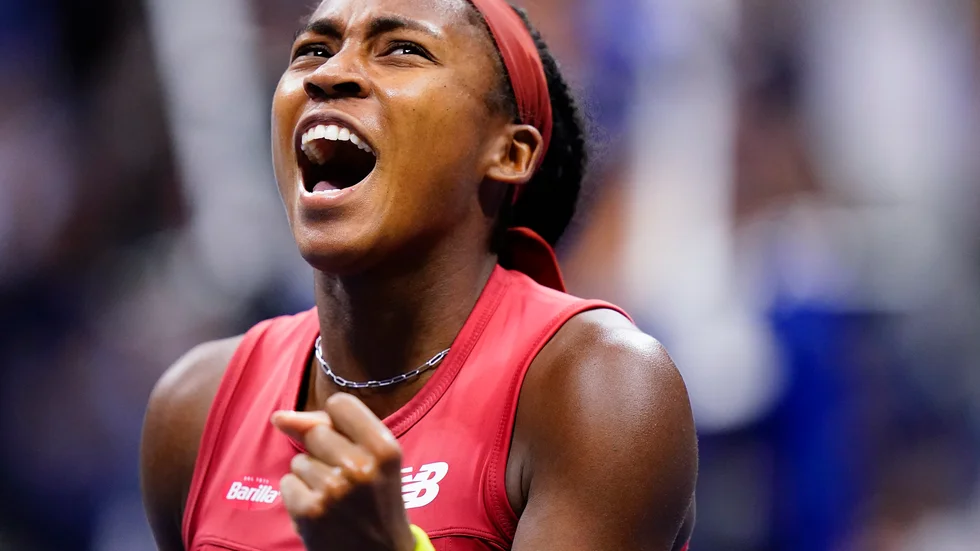 Amerikanskan Coco Gauff tog hem US Open i tennis genom att besegra den blivande världsettan på rankningen Aryna Sabalenka från Belarus med 2-1 i set.