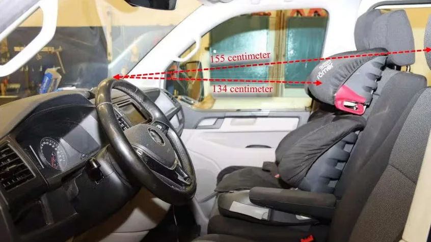 ”Jag tänkte, det här händer ju bara inte, det sprutade bara glassplitter i hela bilen och över min son”, har pappan tidigare berättat för VK.