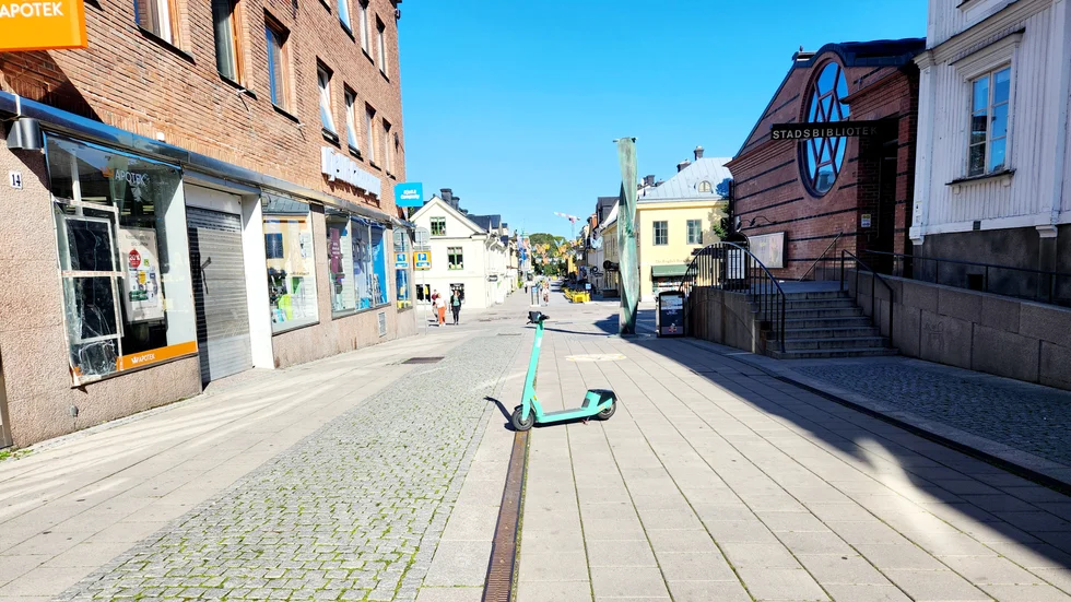 Parkering mitt på gågatan.
