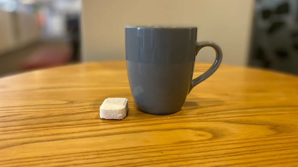 Brukare misstog diskmedel för sockerbit och drack det tillsammans med kaffet. (Bilden är arrangerad).