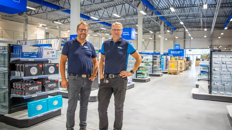 Fredrik Johansson, regional försäljningschef på Ahlsell, och Kjell Karlsson, chef för butiken i Visby, är glada över att den nya butiken nu är färdigbyggd och öppnar på måndag. 