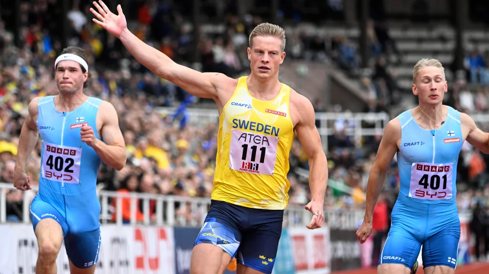 Henrik Larsson vann herrarnas 100 meter under lördagens Finnkamp på Stockholms Stadion.