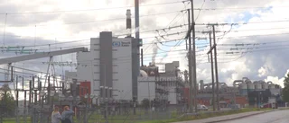 Brand vid byggnad på pappersbruket