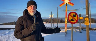 A-traktorn krockade med tåget – nu åtalas föraren