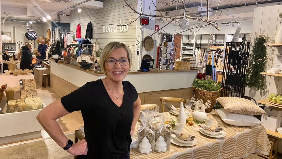 Annika Olsson, ägare av Norra Bo, är positiv till den förändring som gjordes av Köpmantorget. I framtiden hoppas hon att torget ska få bättre belysning och att det finns en tydlig plan för hur det ska se ut och användas.