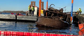 Live – Efter 60 år på sjöbotten är Munksund 5 uppe – se vraket 