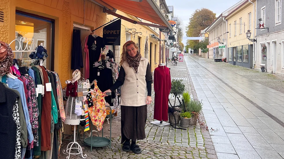 Anna Oswaldson har tidigare jobbat som historie- och religionslärare och har ett stort intresse för dessa ämnen. Hon känner starkt för Vadstenas historiska stadskärna och bebyggelse. "Vadstena är fastlandets Visby, en helt unik historisk stad."