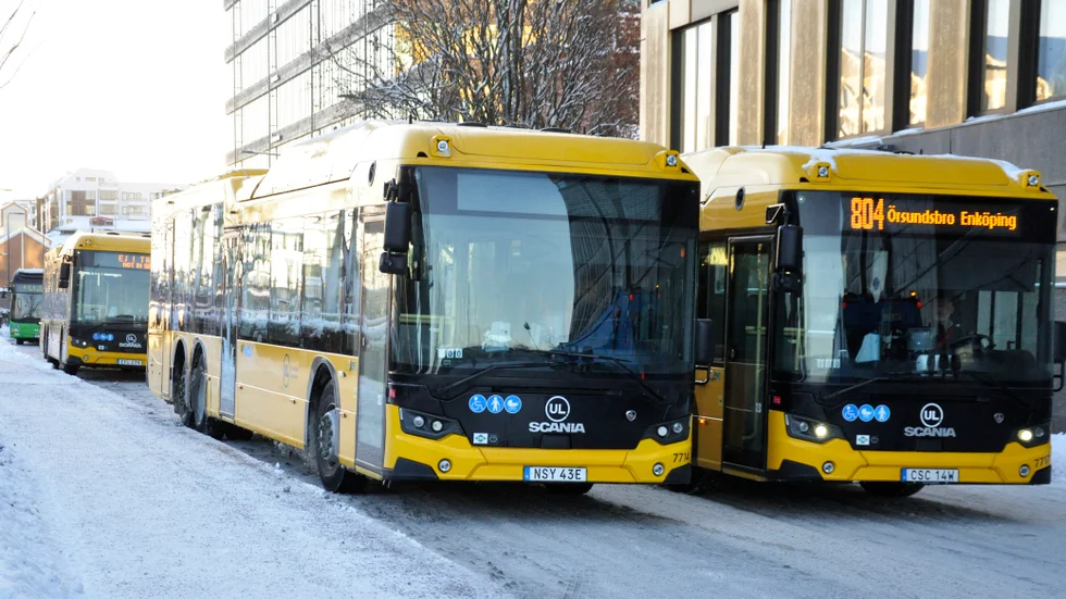 Keolis har två gånger i rad slagit i vitestaket på grund av många inställda turer i regionbusstrafiken. Jämför man med andra trafikområden märker regionbussarna i Uppsala län ut sig som en av de sämsta.