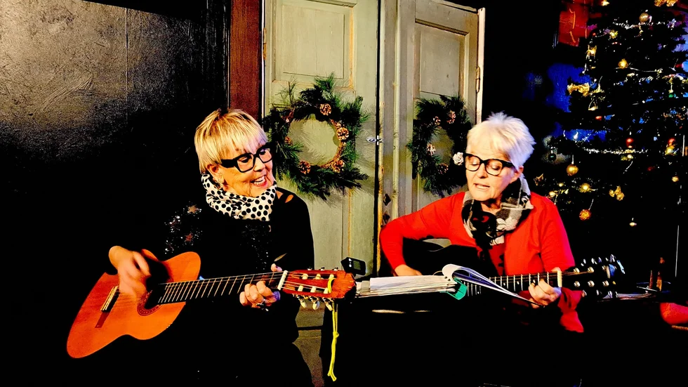 Annika Sund och Birgitta Nilsson bjöd på stämningsfull sång.