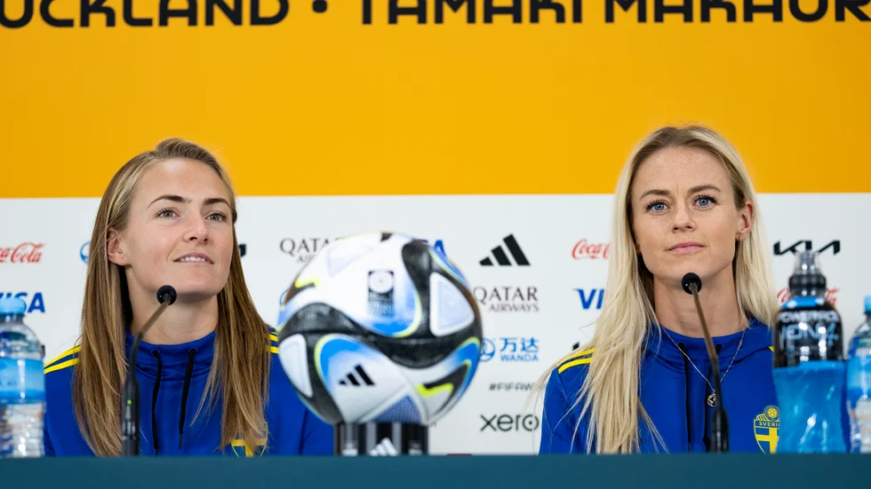 Sveriges Magdalena Eriksson och Amanda Ilestedt vid pressträffen på matcharenan i Auckland, Nya Zeeland, dagen innan kvartsfinalen mot Japan under fotbolls-VM.