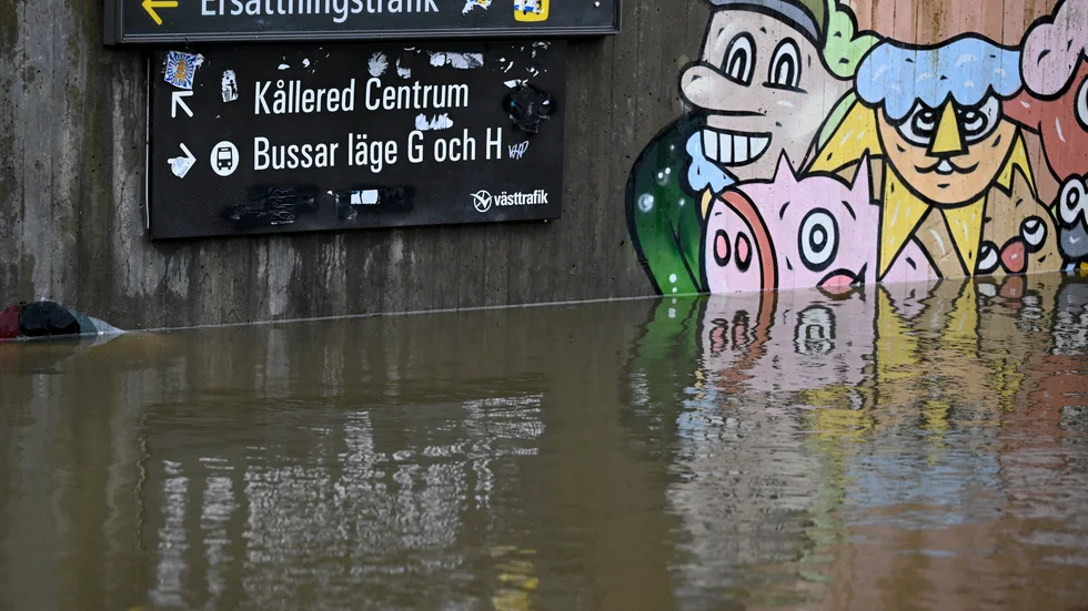 Översvämning vid järnvägsstationen Kållered centrum.