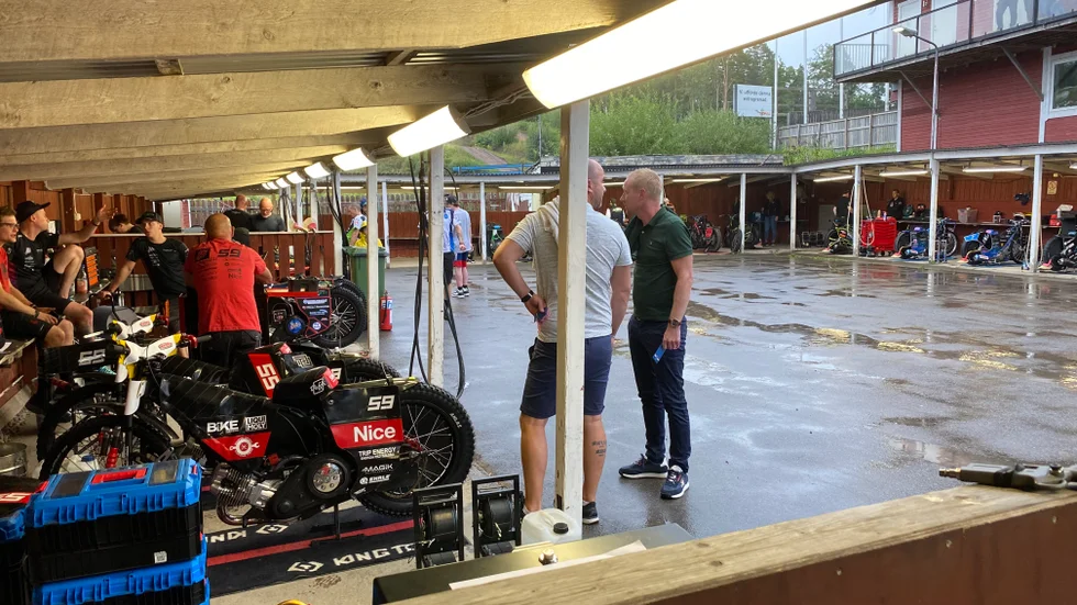 Piraterna i depån vid 17.30. Det hoppas på match.