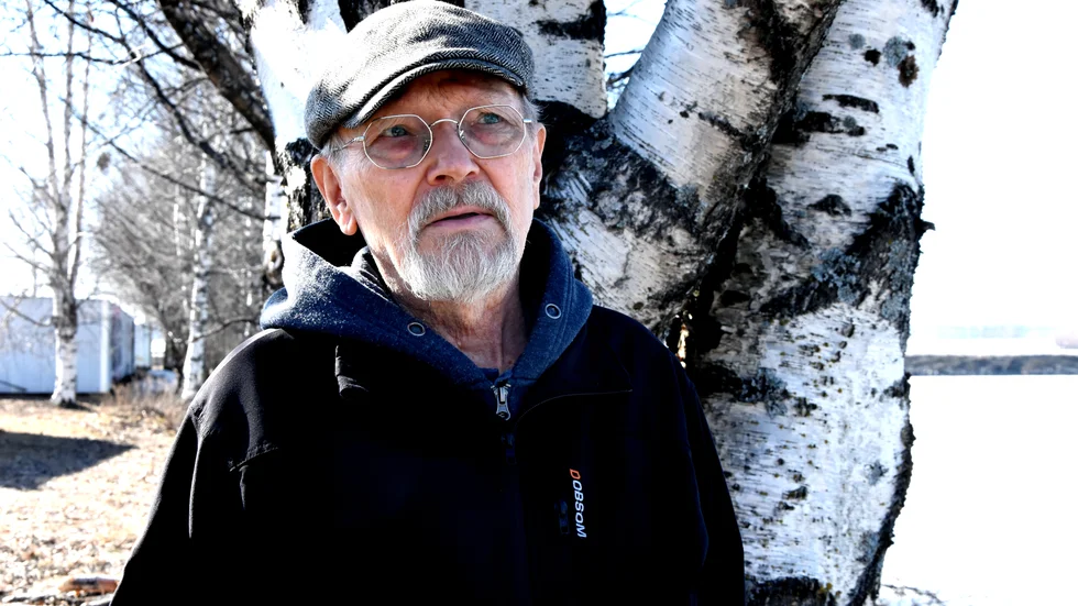 Bertil Sundstedt, konstnär och konstskribent, tycker att det visas för få utställningar både på Konsthallen i Luleå och hos Konstmuseet i Norr i Kiruna.