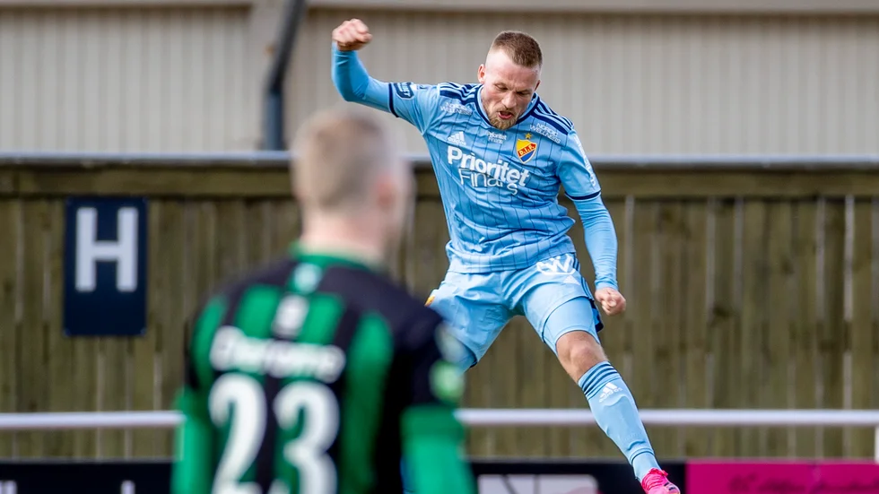 Nicklas Bärkroth jublar efter sitt 3–1-mål i segern mot Varberg.