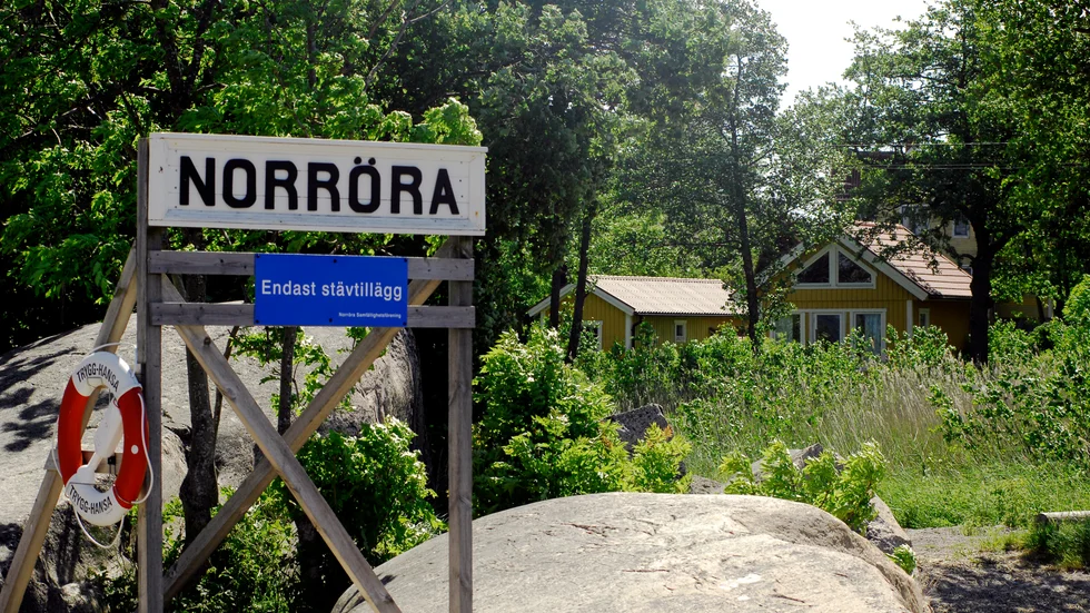 Norröras ångbåtsbrygga, här spelades "Saltkråkan" in och här har författaren Magnus Abrahamsson förlagt sin deckarserie "Mord på Norröra".