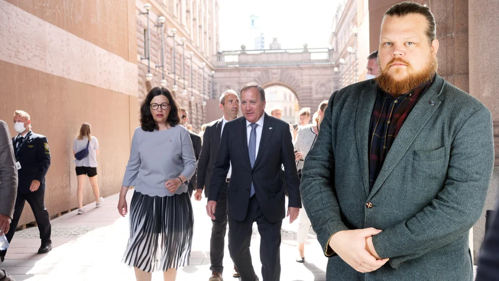 Utbildningsminister Anna Ekström (S) och statsminister Stefan Löfven (S) lämnar riksdagen efter att regeringen förlorat misstroendeomröstningen.