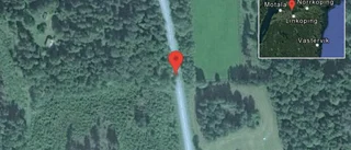 En personbil i singelolycka