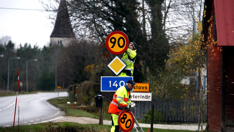 2009 plockades de flesta 90-skyltarna ner på Gotland. Nästa år är turen kommen till länsväg 143.
