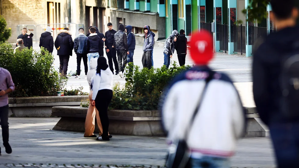 Den 17 september förra året sköts en 16-årig pojke till döds i Nyfors. På torsdagen friades den 17-åring som åtalats för mordet. Polisen väntar nu på besked från åklagaren om man ska gå vidare.