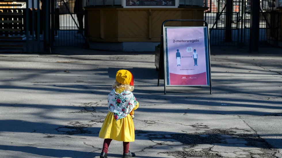 2,5-åriga Ella Lundberg var bland de första i kön när Skansen öppnade på torsdagen.