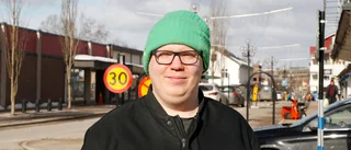 Gick emot egna partiet om "skrytbygget" och kommunchefen – lämnar partiet av ideologiska skäl