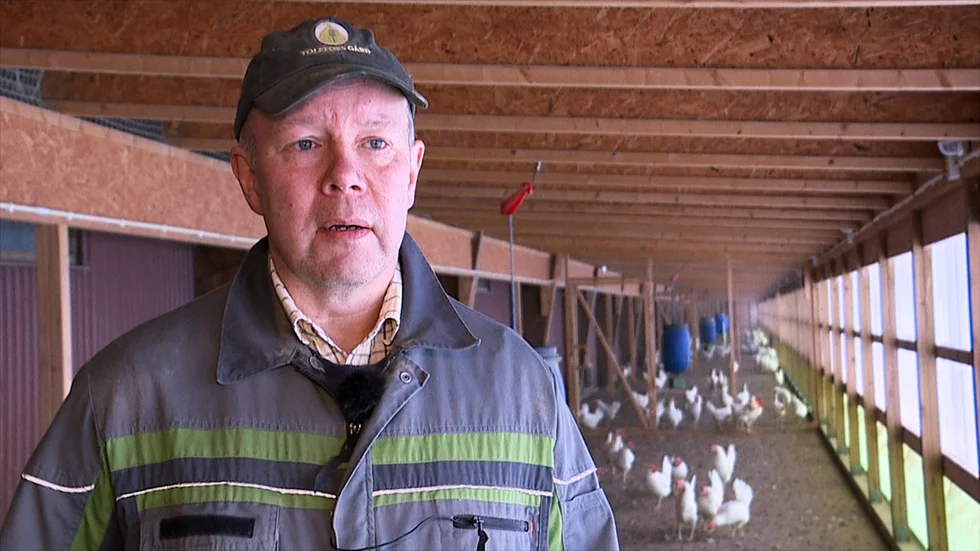 "För att sprida gödsel har vi fått ringa Jordbruksverket och fråga", säger Axel Lagerfelt på Tolefors gård, som har ekologisk äggproduktion.