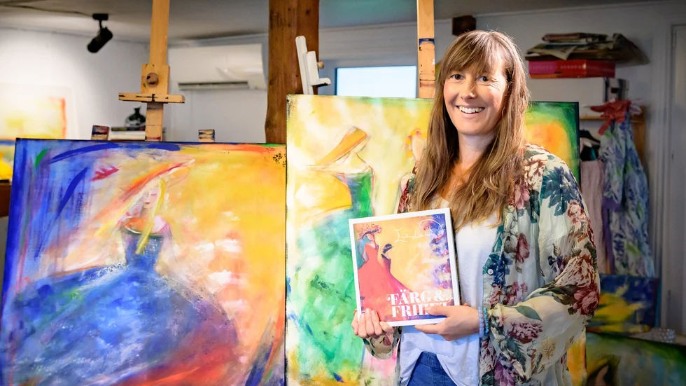 Emilia Linderholm är aktuell med boken "Färg & frihet". 