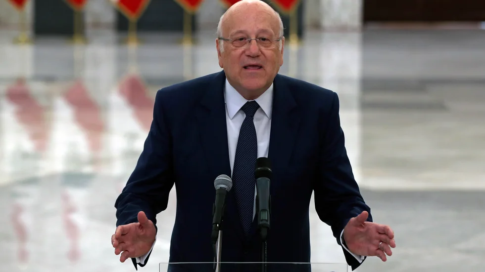 Tillträdande premiärminister Najib Mikati har tillsammans med president Michel Aoun skrivit under ett dekret om att bilda regering i Libanon. Arkivbild.