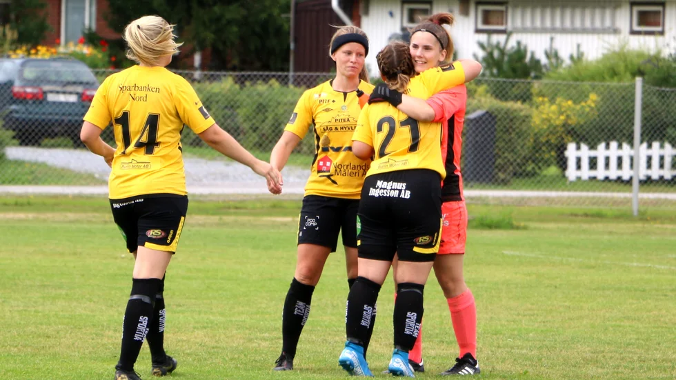 Carolina Blom storspelade mellan Infjärdens stolpar. Det hjälpte laget till säsongens andra seger i division 1 Norrland. 