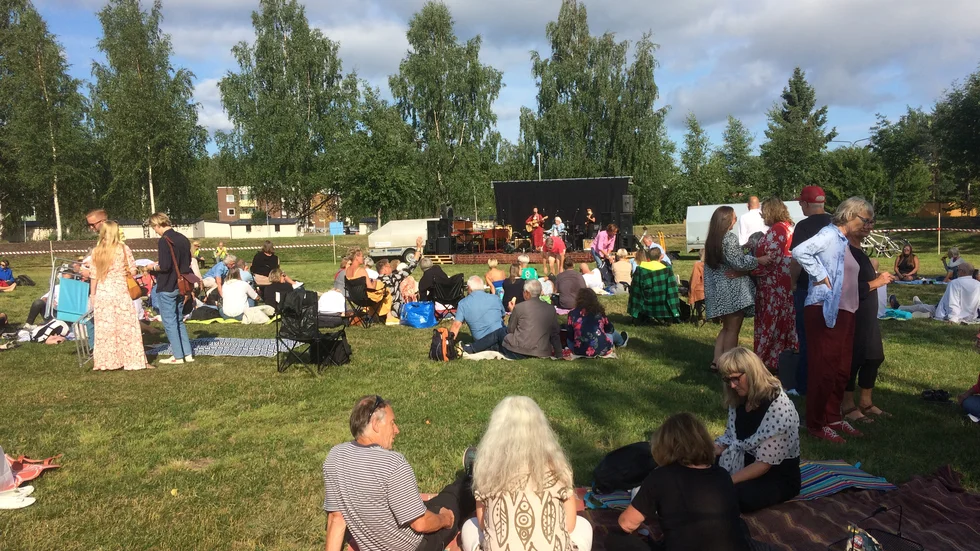 Förra sommaren arrangerades Skurstock för att kunna erbjuda musik under pandemin, då för max 300 personer. I sommar är arrangemanget tillbaka i större format. 