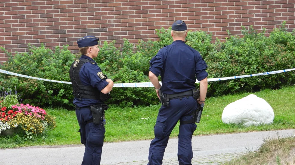 Polisen spärrade av ett område i Åby efter att ha hittat ett misstänkt farligt föremål på adressen.