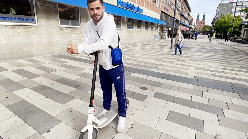 "Jag hade inte koll på det faktiskt, det måste jag kolla upp", säger Milad Darchini angående att en hemförsäkring inte täcker kroppsliga skador vid en eventuell olycka med elsparkcykel. En personlig olycksfallsförsäkring är vad som behövs.