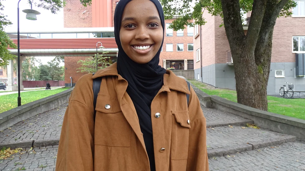 Faiza Jama reagerar på Kerstin Solängs borttagna facebookinlägg. Hon säger att Sverige är ett fritt land och att hon har valt sin frihet.