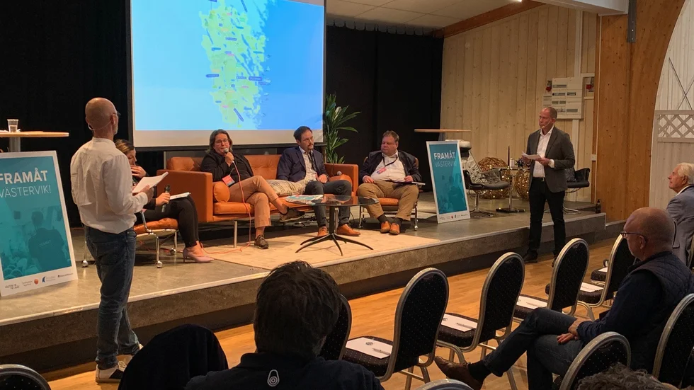 Under eftermiddagen debatterar de fyra regionplitikerna  Angelica Katsanidou (S), Karin Helmersson (C), Pär-Gustav Johansson (M) och Peter Vretlund (S) Västerviks infrastruktur.