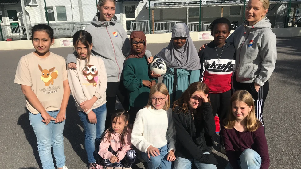 Bara tjejer på Norra skolan. Med hjälp av spelare från Borens IK har skolan haft ett projekt som går ut på att fler tjejer ska ta för sig på fotbollsplanen. Projektet ska utvärderas ihop med eleverna och se om det blir en fortsättning.