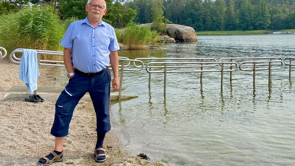 Inge Ståhlgren (S) avsäger sig alla sina politiska uppdrag efter att ha kört bil med alkohol i kroppen.