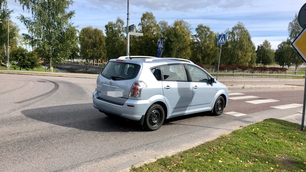 En bilist blev påkörd bakifrån i rondellen vid Stadstornet (Snusdosan).